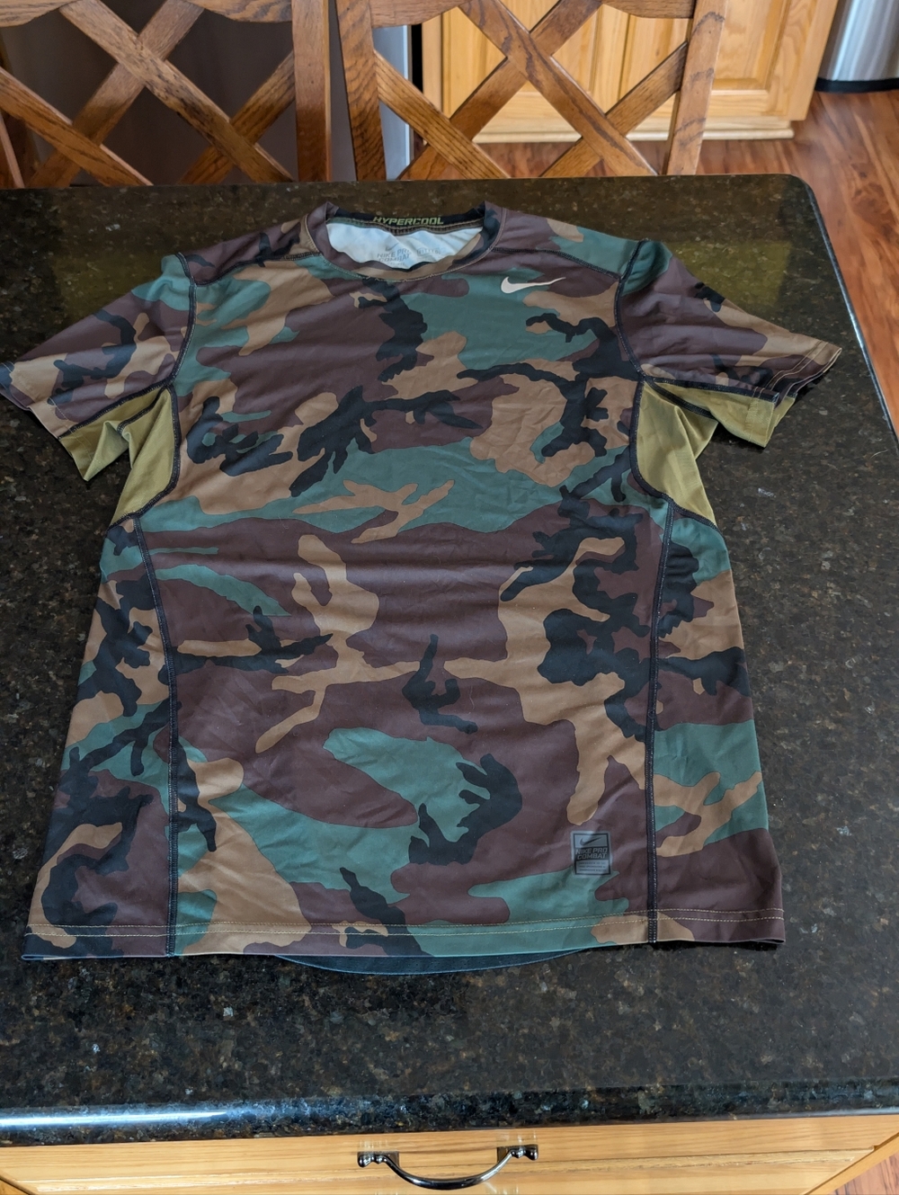 Nike Men’s Camo Short Sleeve Shirt - Green/Brown/Black Size Large